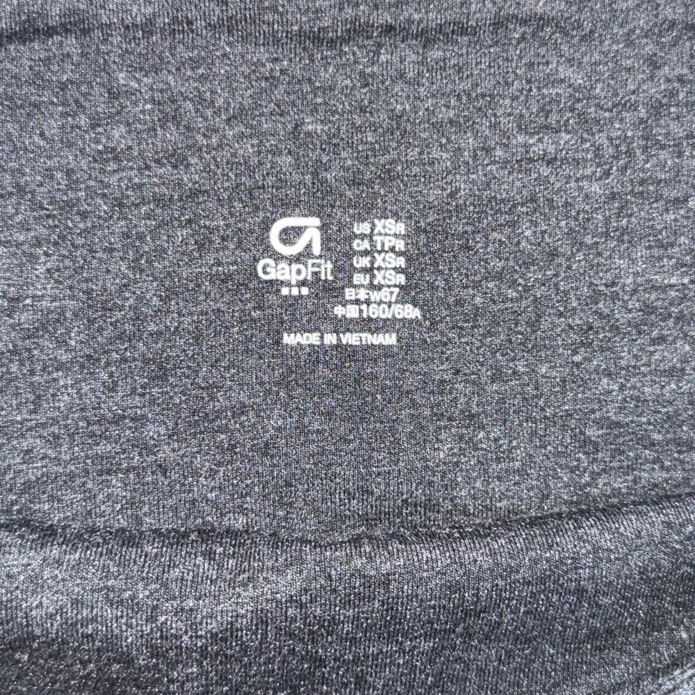 GapFit Women's XS Gray Capri Leggings Athletic Activewear Pants - Picture 2 of 3